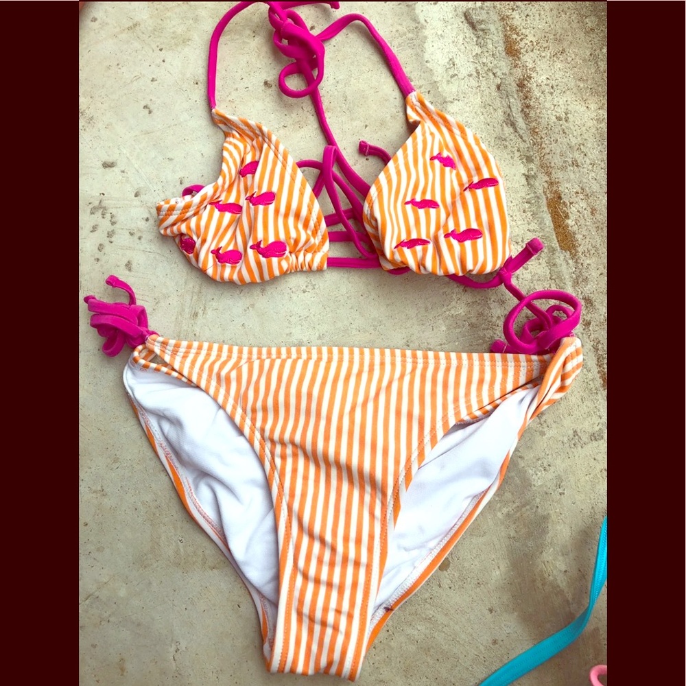 Bikini - Picture 1 of 1